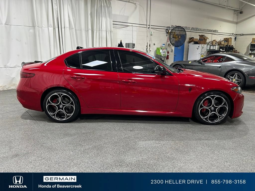 Used 2023 Alfa Romeo Giulia Veloce RWD image 9