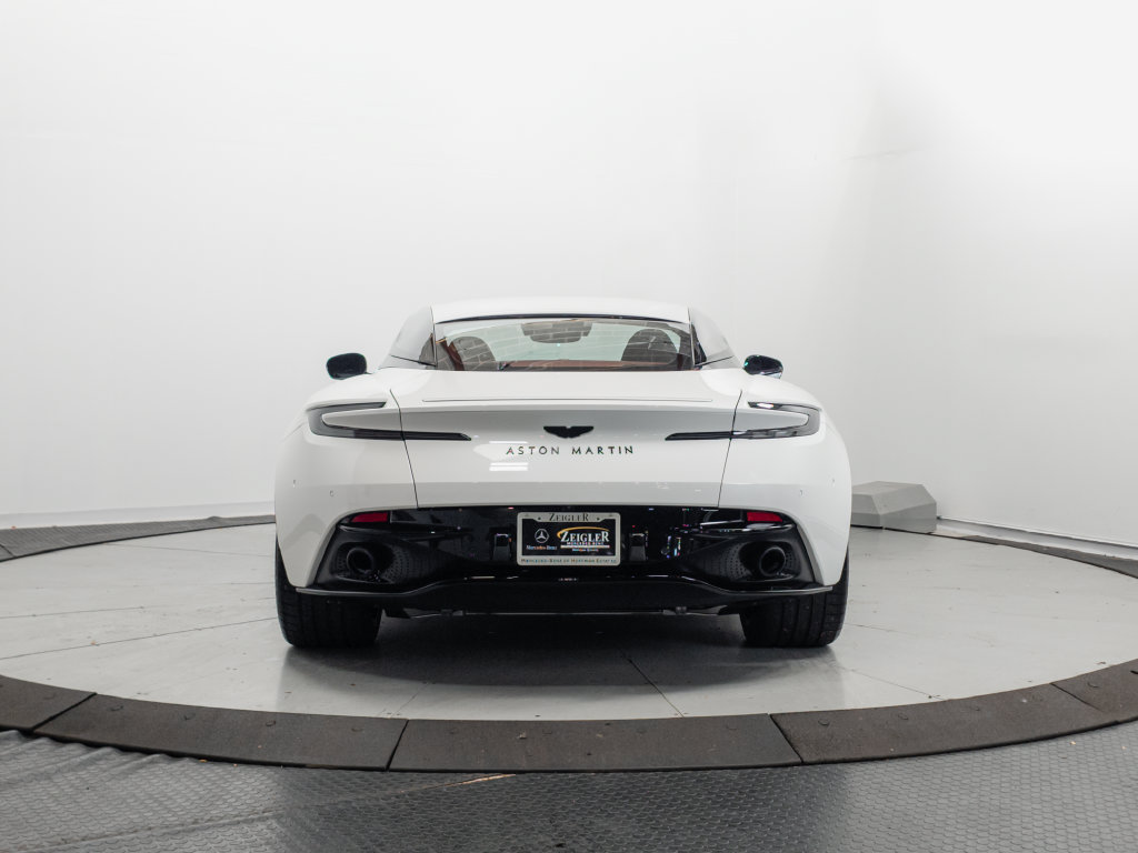 Used 2025 Aston Martin DB12 Coupe RWD image 34