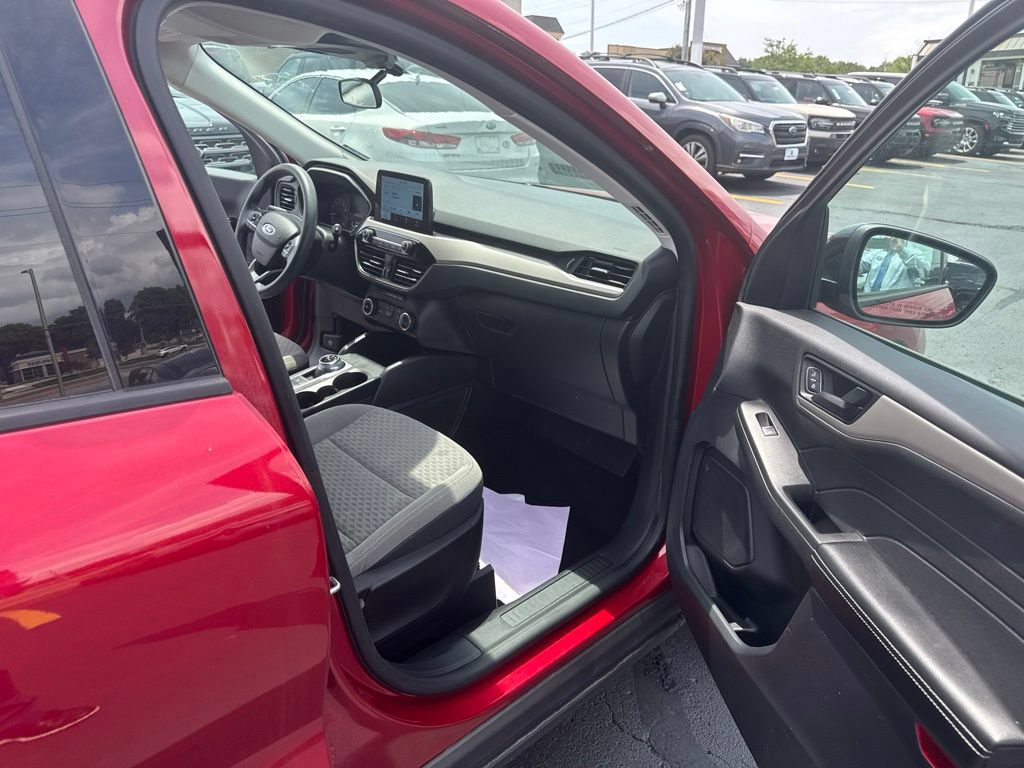 Used 2022 Ford Escape SE w/ SE Sport Appearance Package FWD image 22