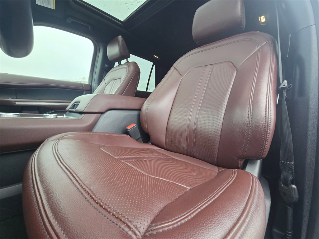 Used 2024 Ford Expedition Limited image 16