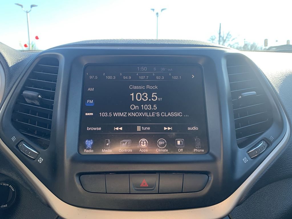 Used 2015 Jeep Cherokee Latitude w/ Cold Weather Group image 11