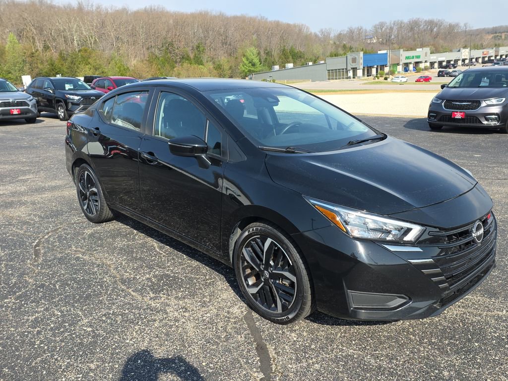 Used 2024 Nissan Versa SR image 2