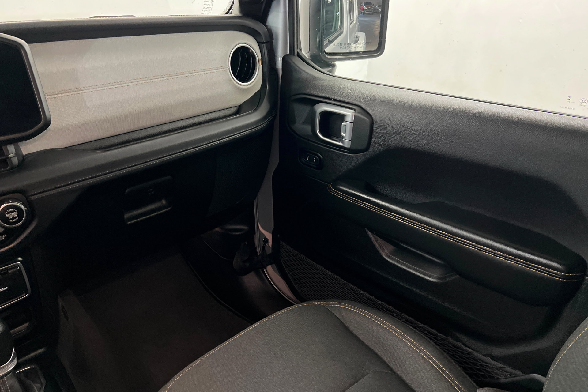 Used 2024 Jeep Wrangler Unlimited Sahara AWD/4WD image 10