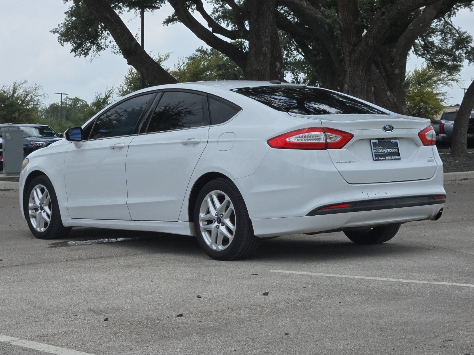 Used 2015 Ford Fusion SE FWD image 3