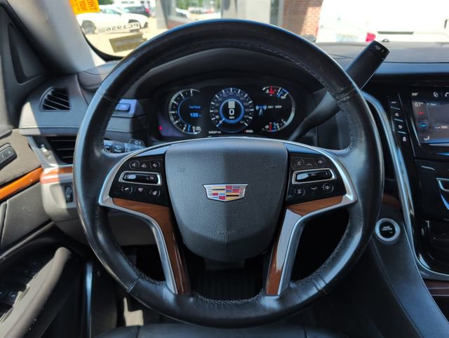Used 2018 Cadillac Escalade Luxury AWD/4WD image 19