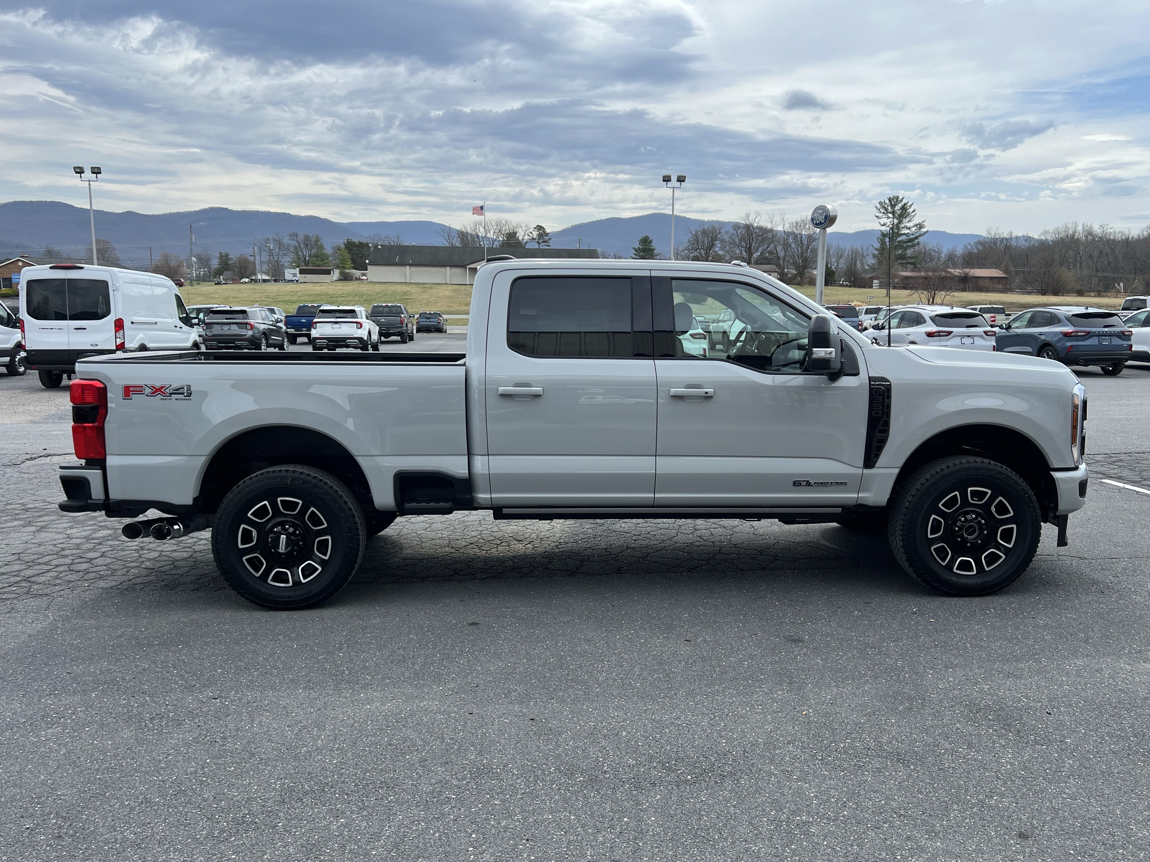 New 2026 Ford F350 Platinum w/ FX4 Off-Road Package AWD/4WD image 5