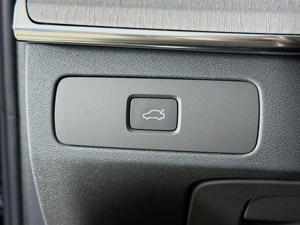 New 2026 Volvo XC90 B6 Ultra w/ Protection Package image 10