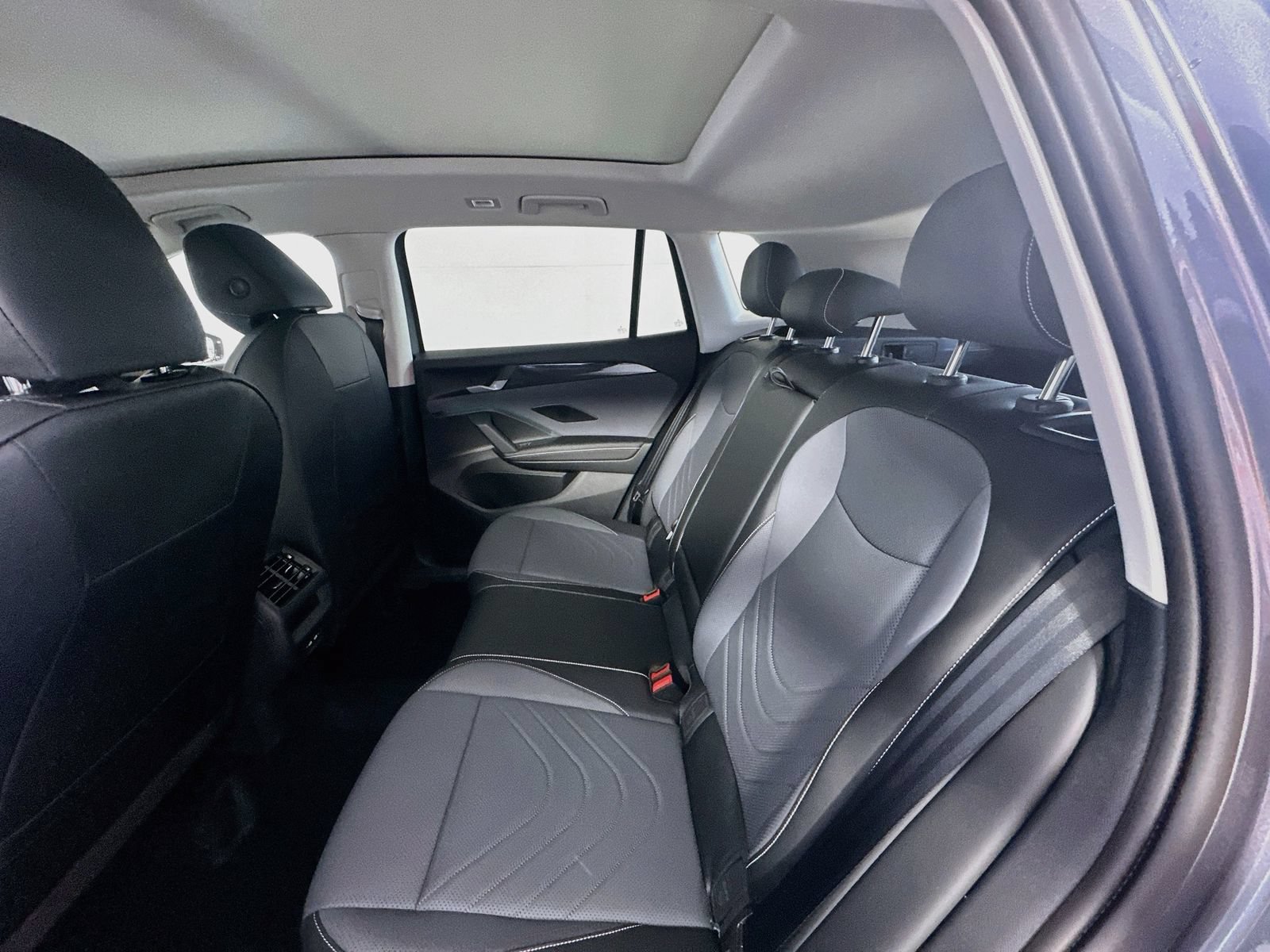 New 2026 Volkswagen Tiguan SE AWD/4WD image 24