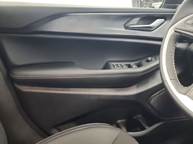 New 2025 Jeep Grand Cherokee L Laredo w/ Luxury Tech Group I image 16