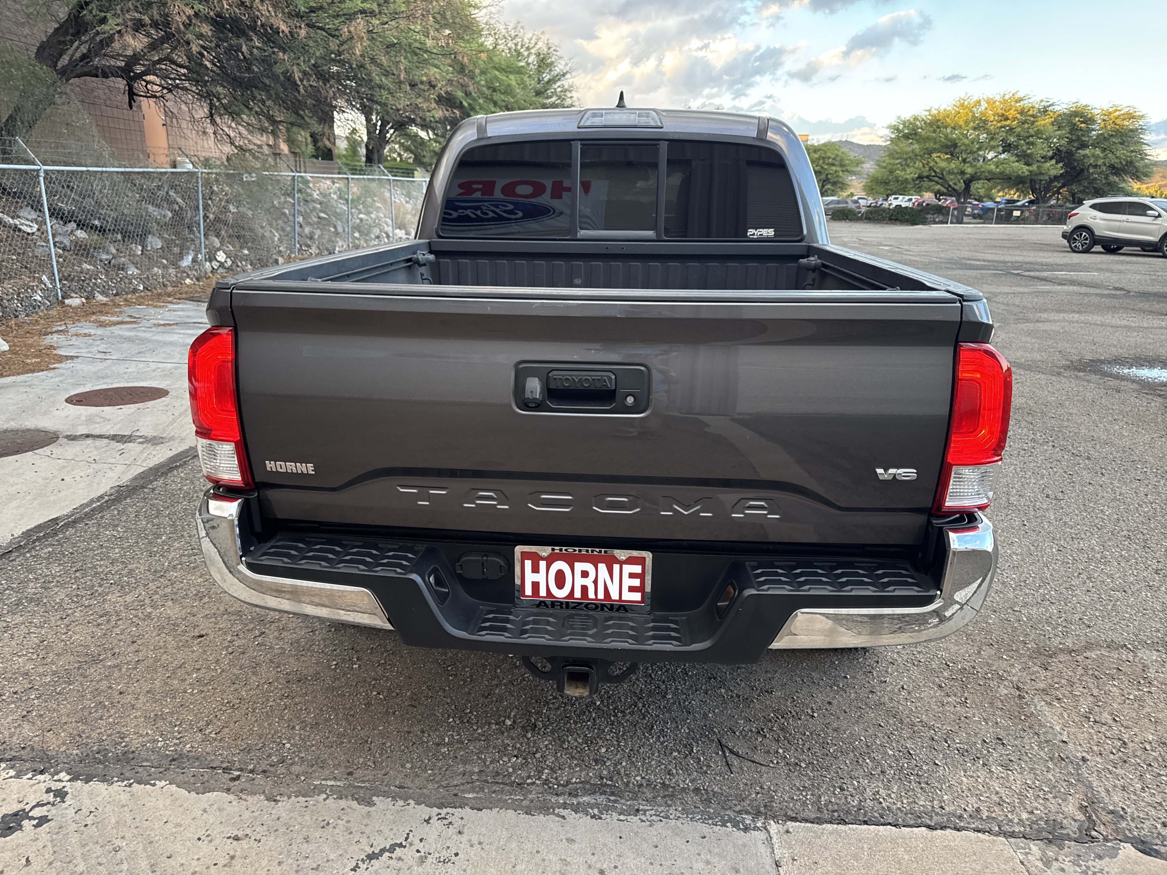 Used 2016 Toyota Tacoma SR5 w/ SR5 Appearance Package (SN) RWD image 6