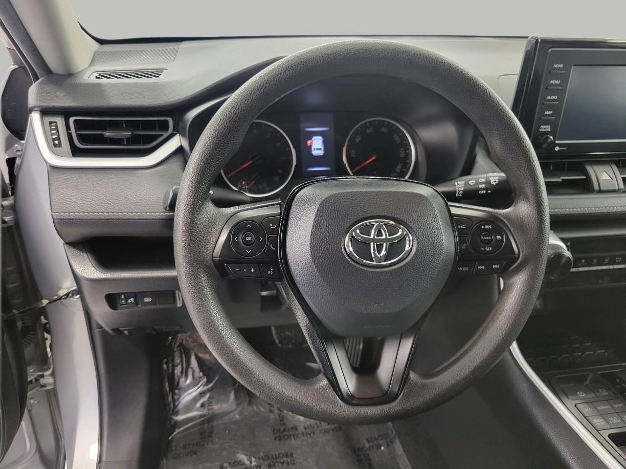 Used 2021 Toyota RAV4 LE AWD/4WD image 5