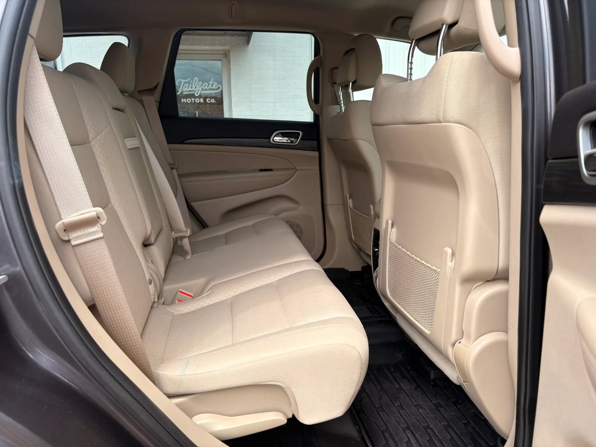 Used 2019 Jeep Grand Cherokee Laredo AWD/4WD image 10