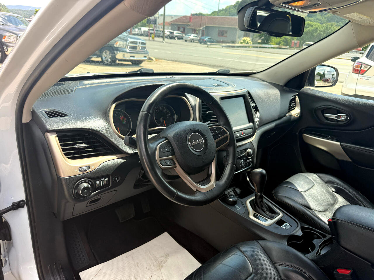 Used 2017 Jeep Cherokee High Altitude w/ Luxury Group image 23