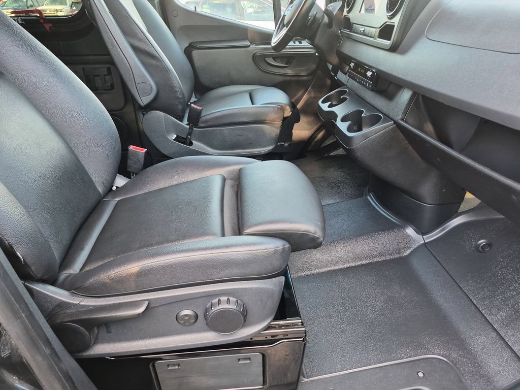 Used 2021 Mercedes-Benz Sprinter 2500 image 25