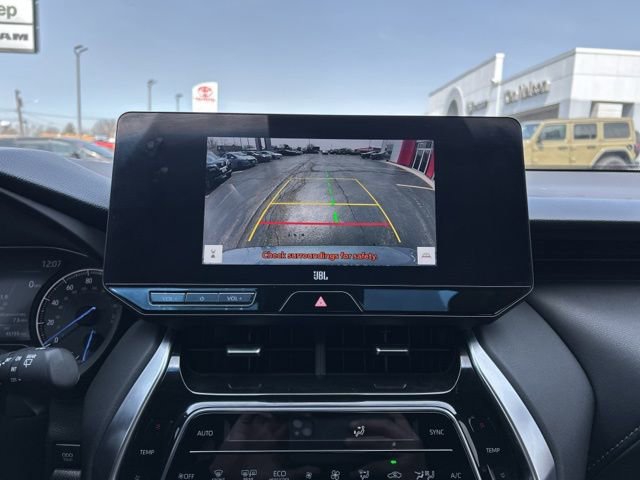 Used 2023 Toyota Venza XLE image 52