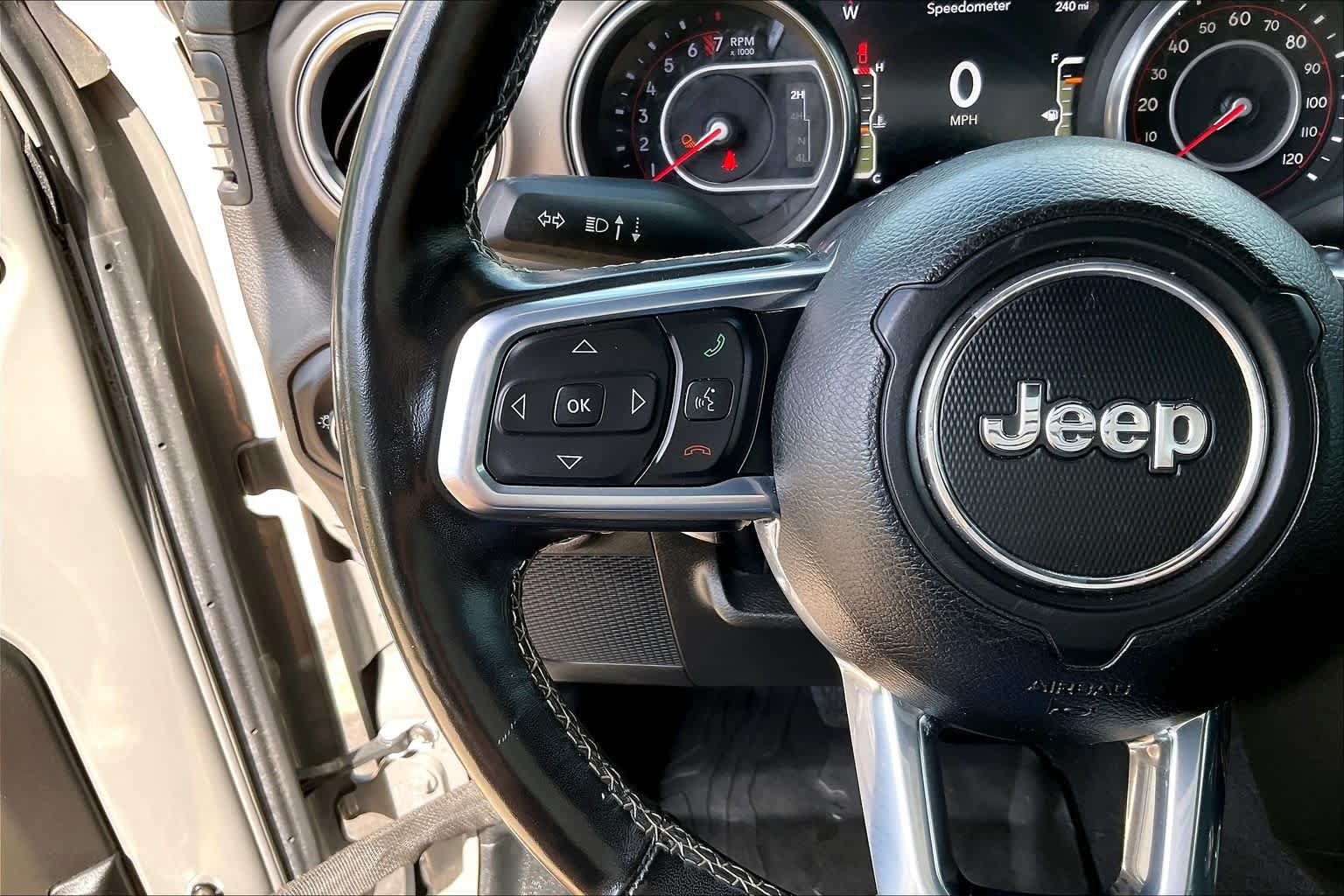 Used 2020 Jeep Gladiator Rubicon AWD/4WD image 23