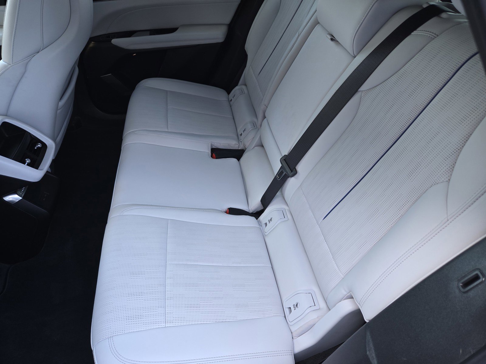 Certified 2024 Cadillac Lyriq Luxury RWD image 10