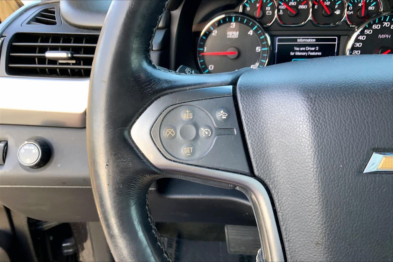 Used 2017 Chevrolet Suburban LT RWD image 23