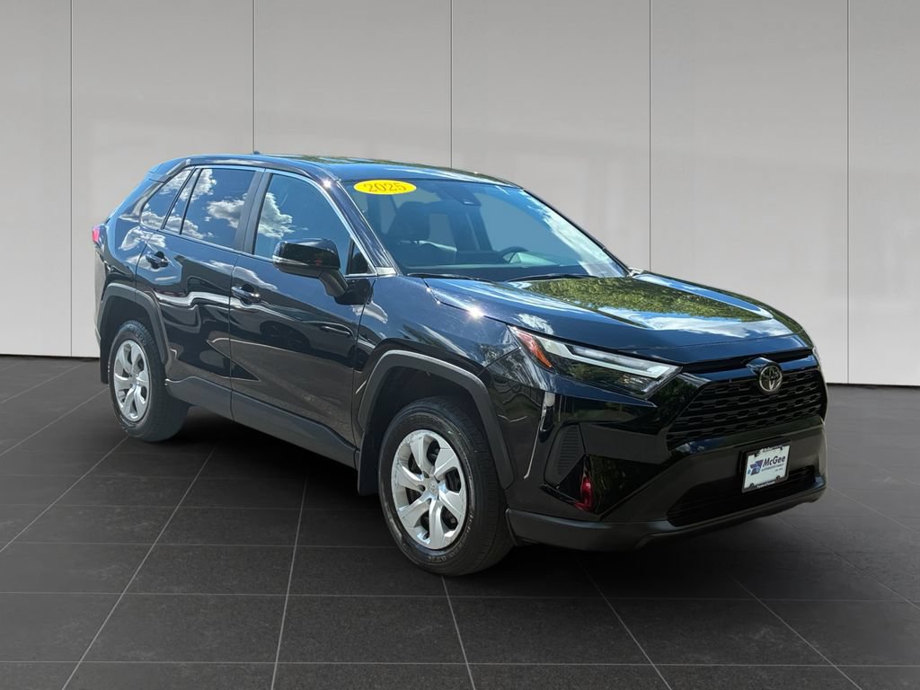 Used 2025 Toyota RAV4 LE AWD/4WD image 7