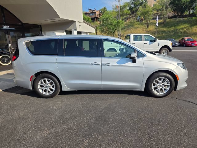Used 2023 Chrysler Voyager LX FWD image 6