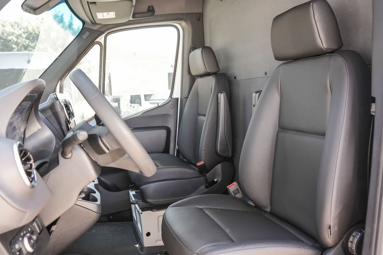 New 2025 Mercedes-Benz eSprinter 170 Cargo image 17