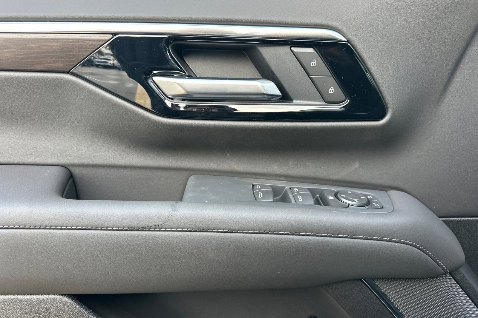 New 2026 Chevrolet Suburban LS image 10