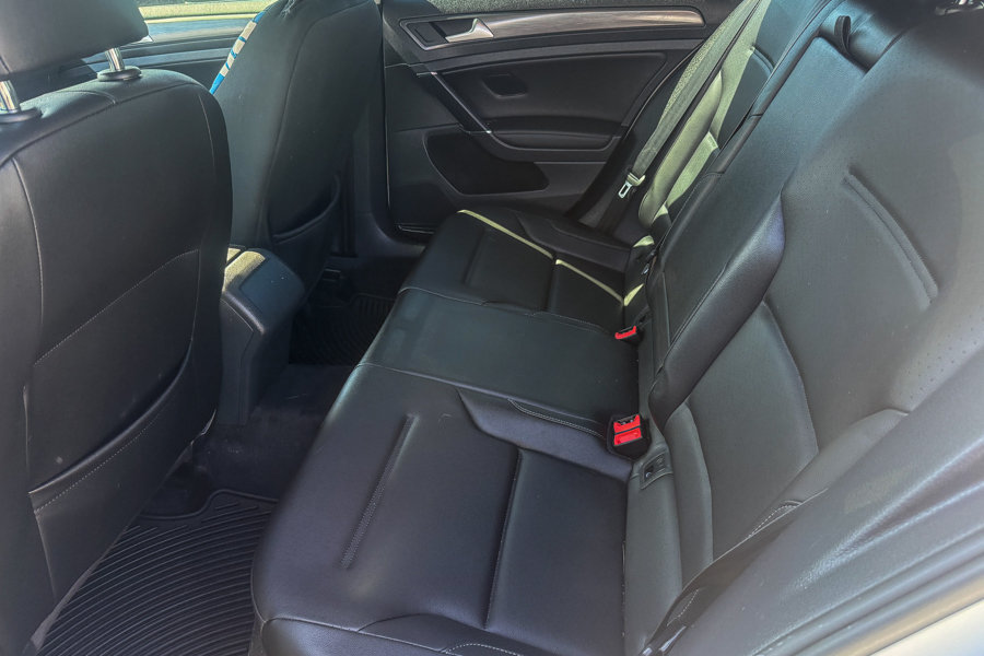 Used 2020 Volkswagen Golf 4-Door FWD image 17