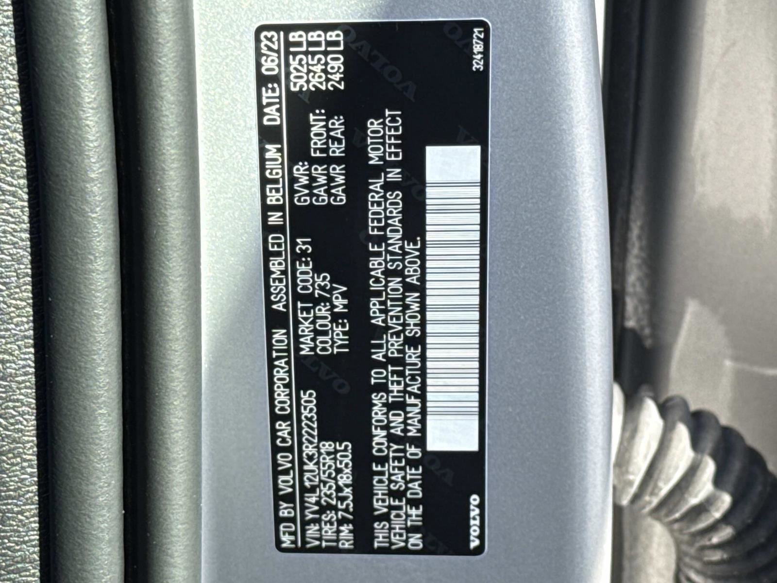 Used 2024 Volvo XC40 B5 Core image 31