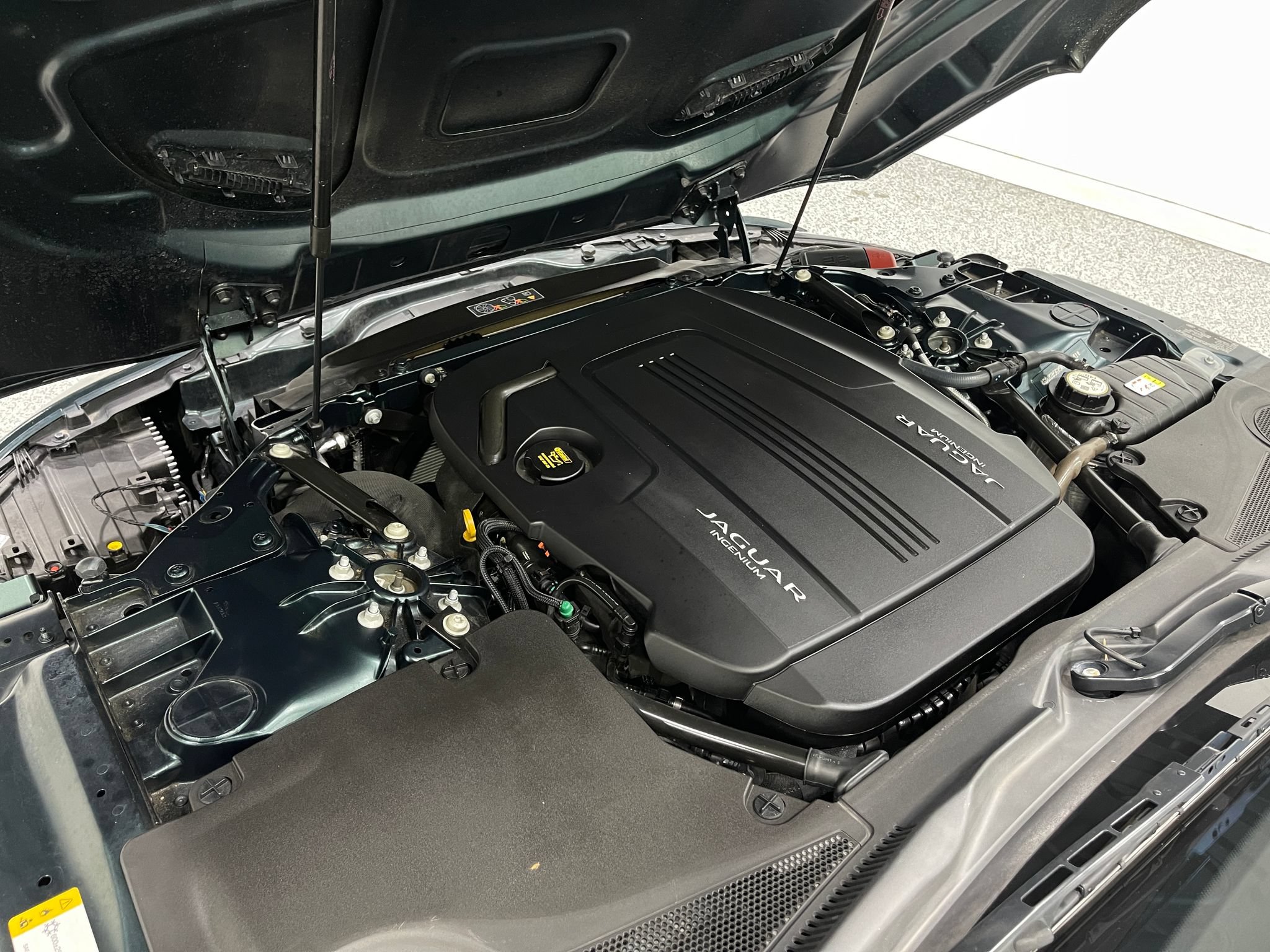 Used 2021 Jaguar F-TYPE Convertible RWD image 27