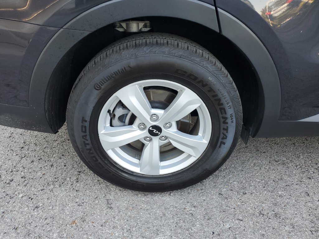 Used 2025 Kia Sorento LX FWD image 5