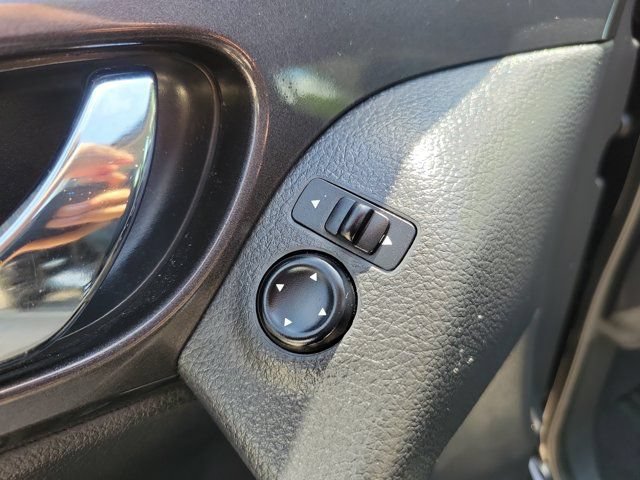 Used 2017 Nissan Rogue S FWD image 19