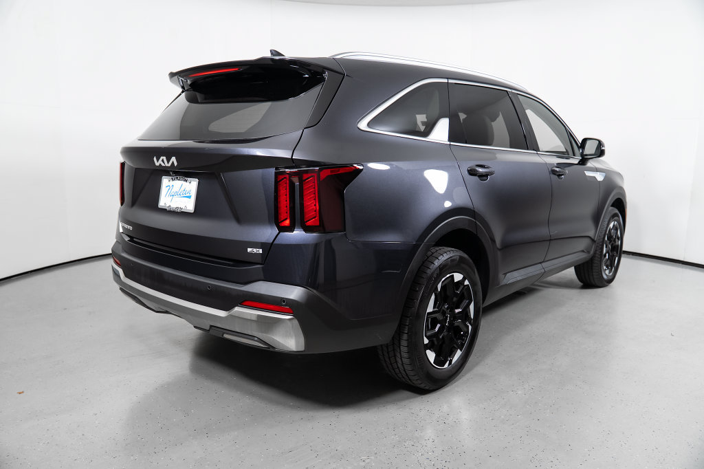 Used 2025 Kia Sorento S AWD/4WD image 9