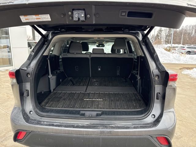 Used 2023 Toyota Highlander XLE image 24