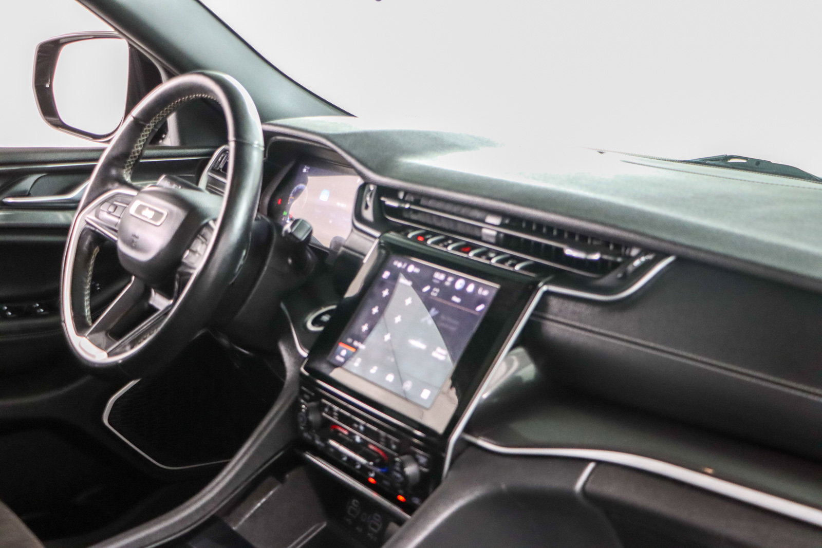 Used 2022 Jeep Grand Cherokee Altitude image 26