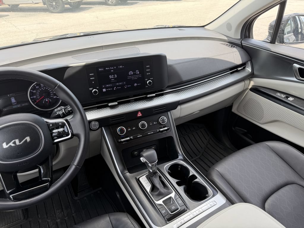 Certified 2024 Kia Carnival LX FWD image 17