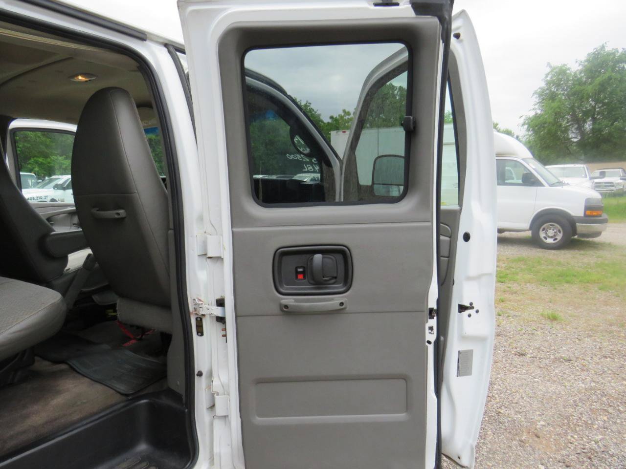 Used 2014 Chevrolet Express 2500 LT w/ LT Preferred Equipment Group RWD image 19