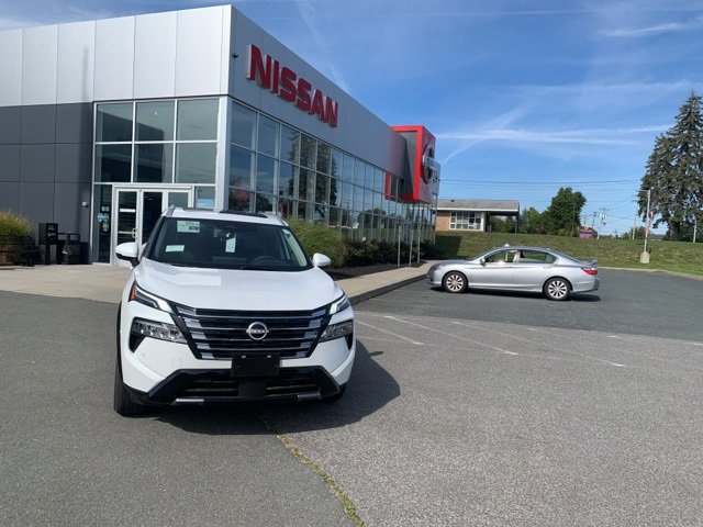 New 2026 Nissan Rogue Platinum image 2
