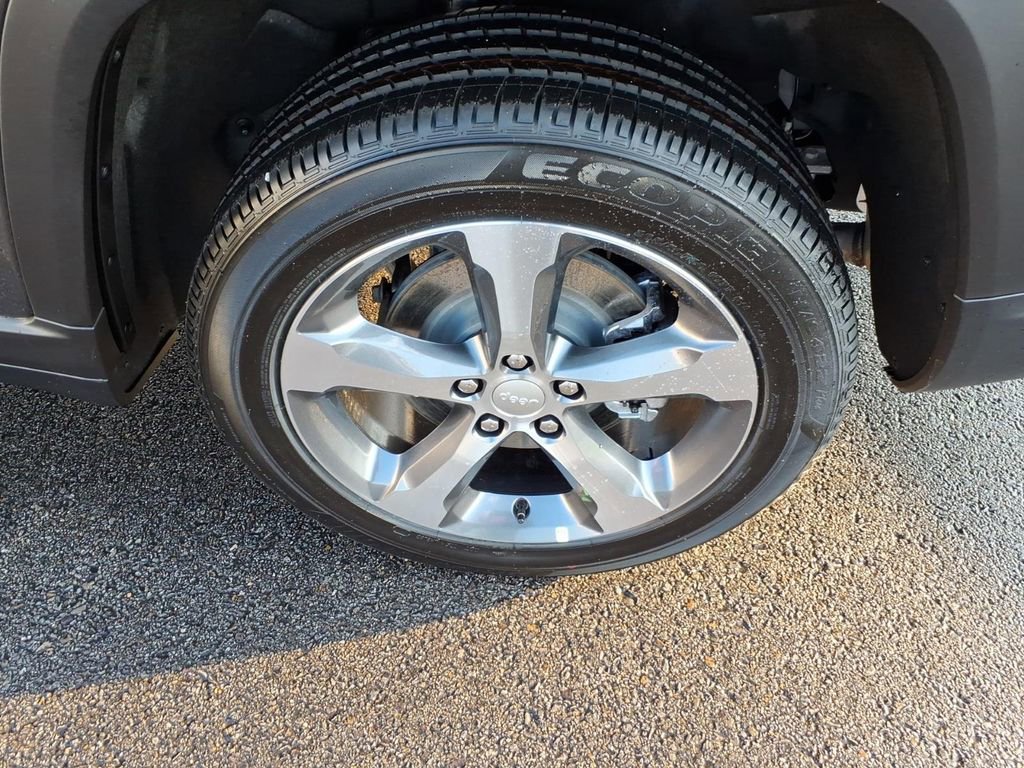 New 2026 Jeep Grand Cherokee L Limited w/ Luxury Tech Group II image 8