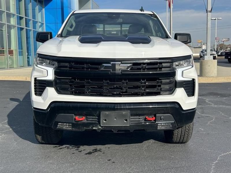 Used 2025 Chevrolet Silverado 1500 LT Trail Boss w/ Convenience Package II AWD/4WD image 2