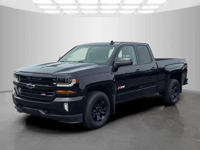 Used 2017 Chevrolet Silverado 1500 LT w/ Midnight Edition AWD/4WD image 3