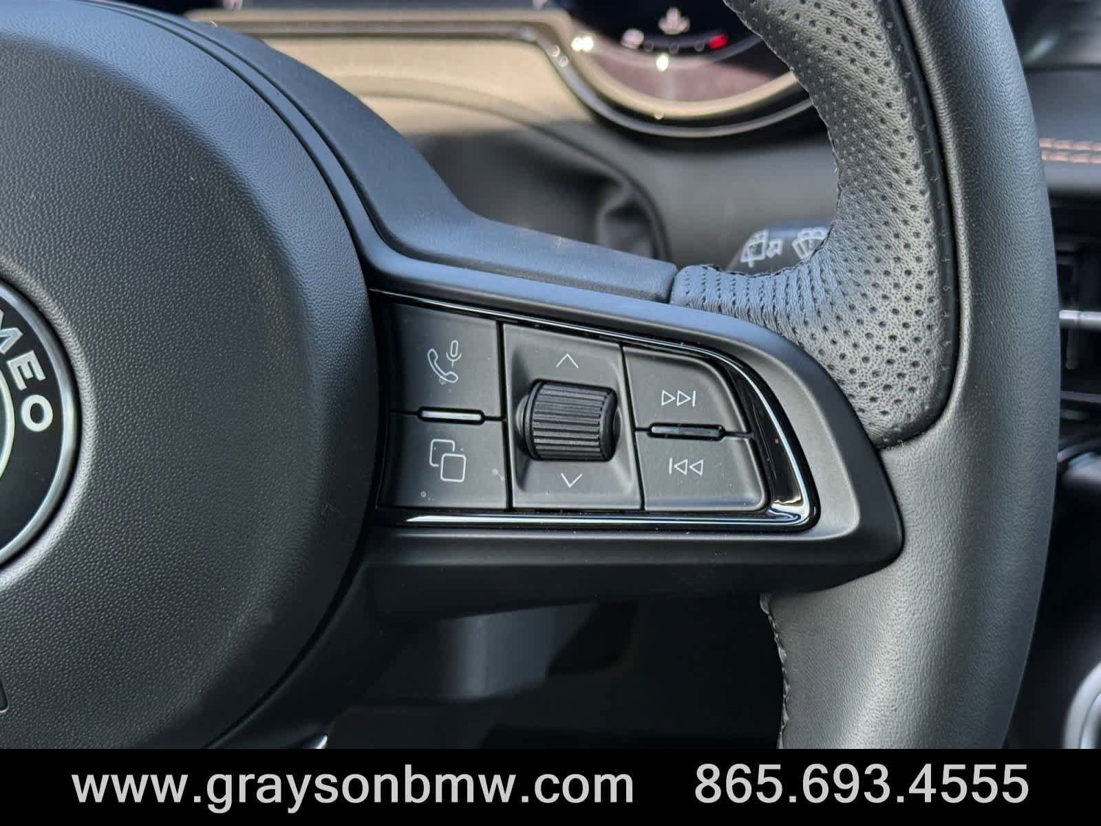 Used 2025 Alfa Romeo Tonale AWD/4WD image 19