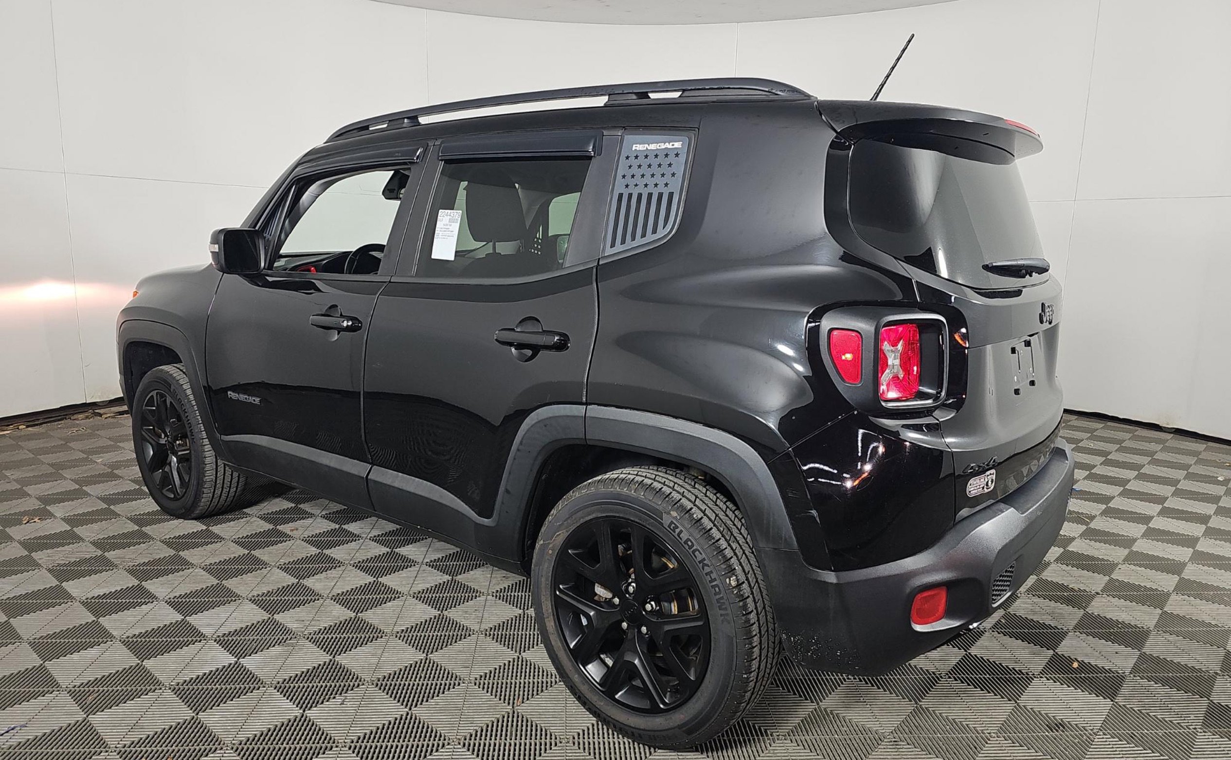 Used 2017 Jeep Renegade Altitude image 5