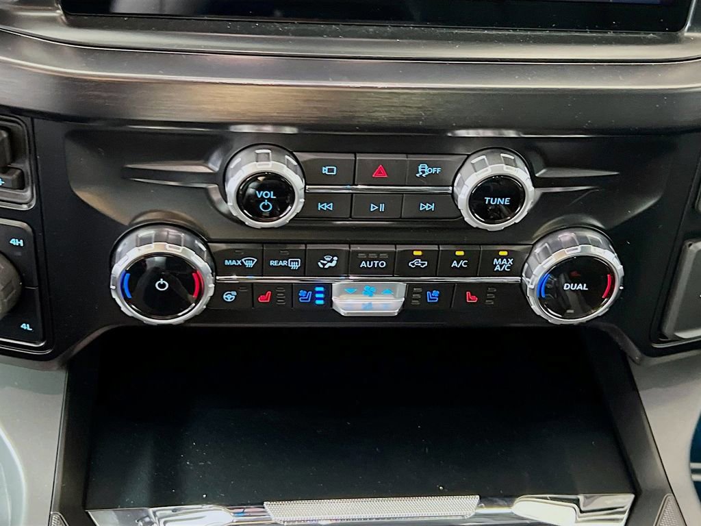 New 2026 Ford F250 Lariat w/ Black Appearance Package image 9