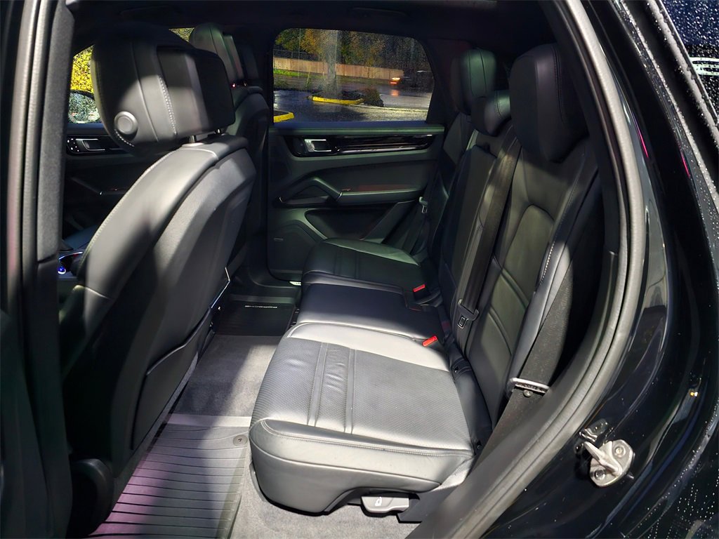 Used 2022 Porsche Cayenne image 17