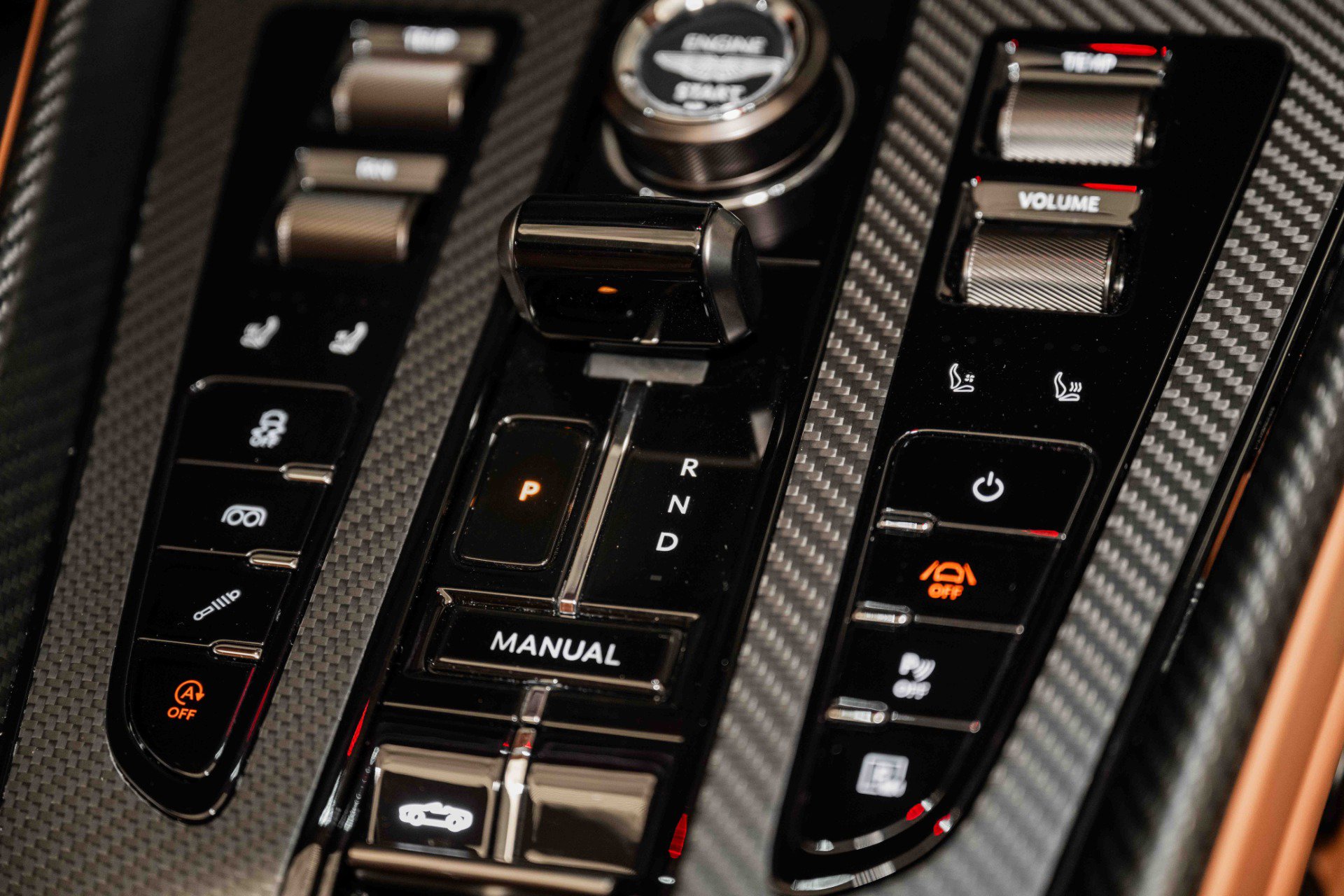 Used 2025 Aston Martin DB12 Convertible image 29