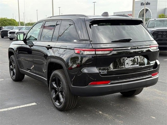 New 2025 Jeep Grand Cherokee Limited w/ Black Appearance Package image 5