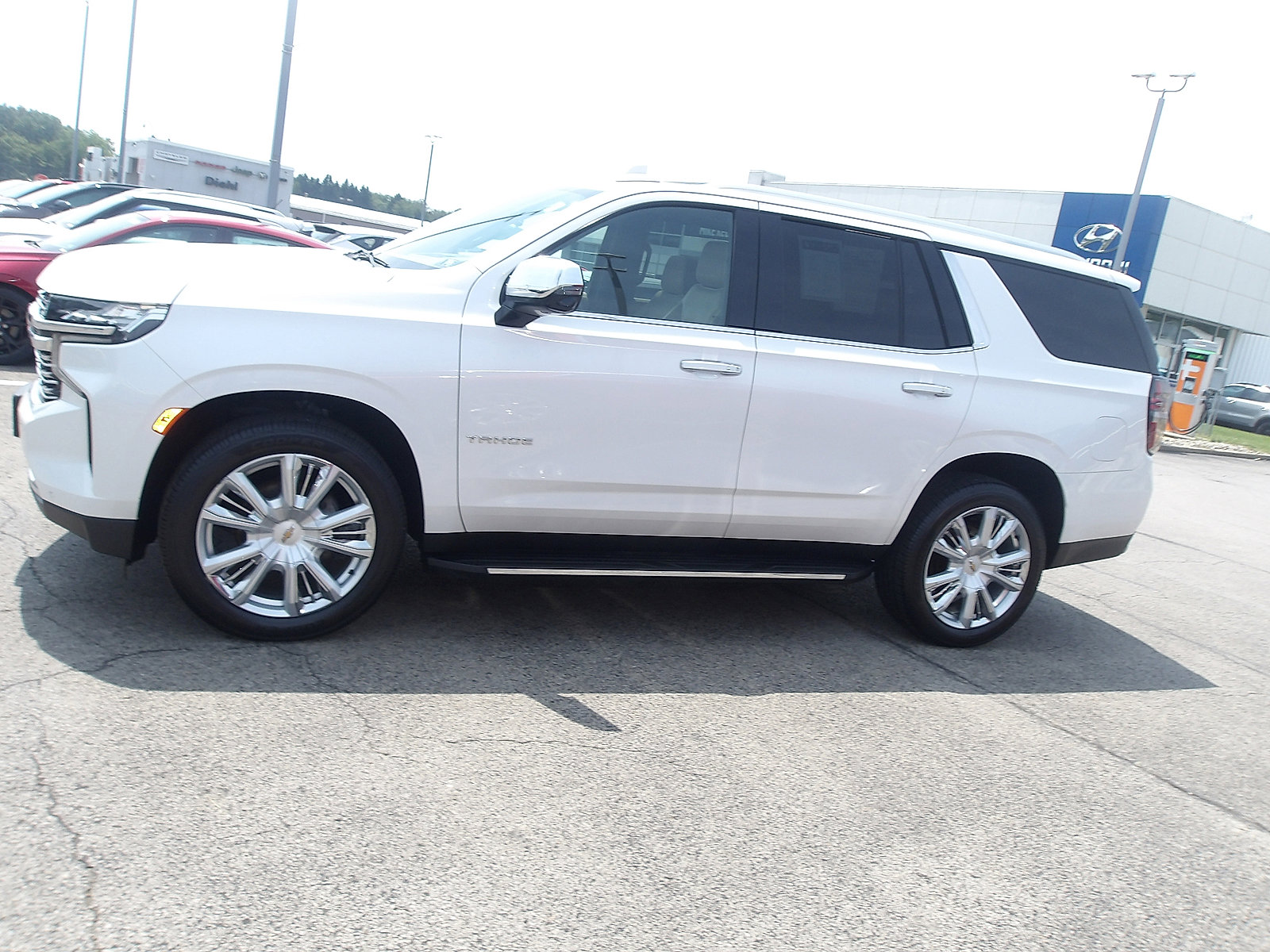 Used 2021 Chevrolet Tahoe Premier w/ Premium Package image 4