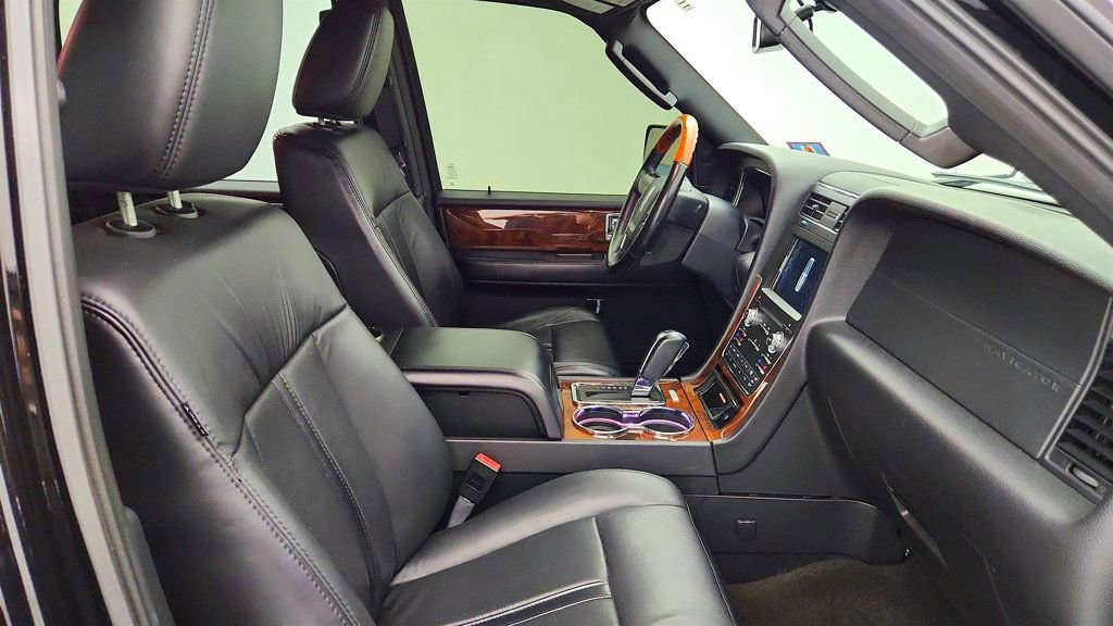 Used 2016 Lincoln Navigator Select AWD/4WD image 25
