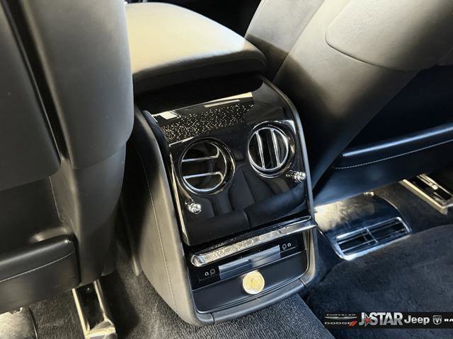 Used 2022 Rolls-Royce Phantom Sedan RWD image 34