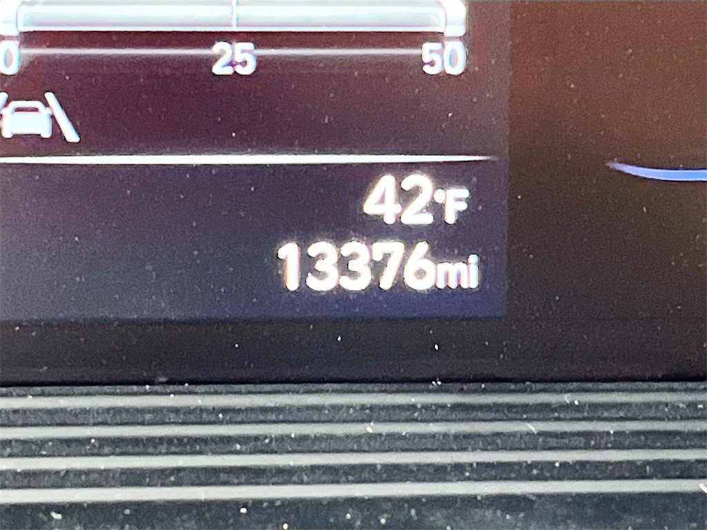 Used 2024 Hyundai Venue SEL image 12